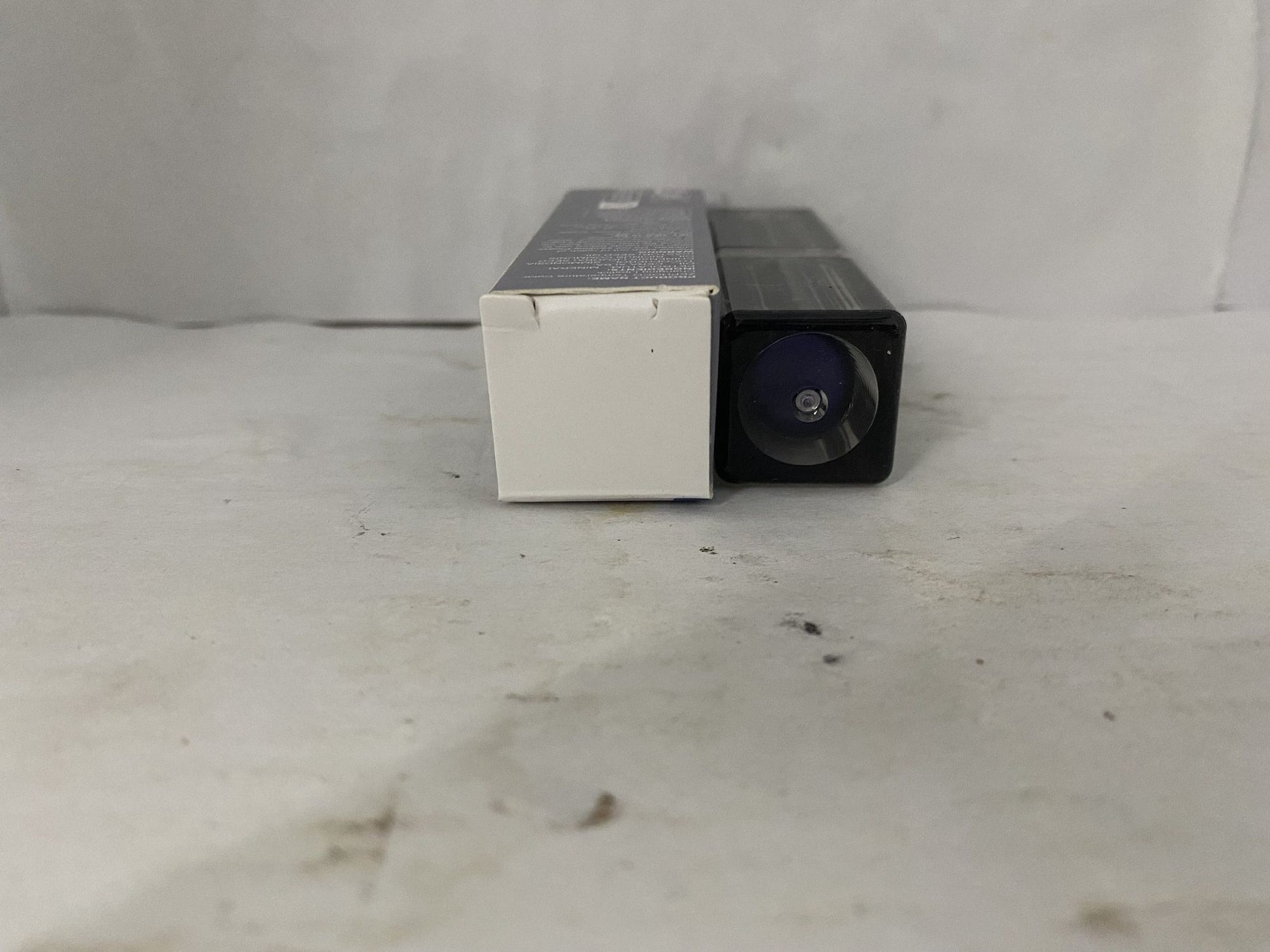 556887571