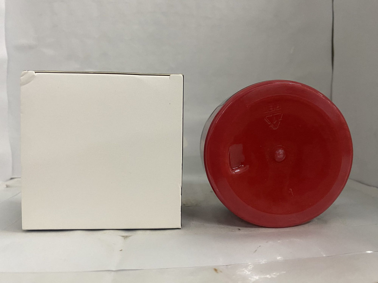 Bottom view of Hoegoa Edges Controller jar showing details of its packaging, highlighting extreme hold for hair.