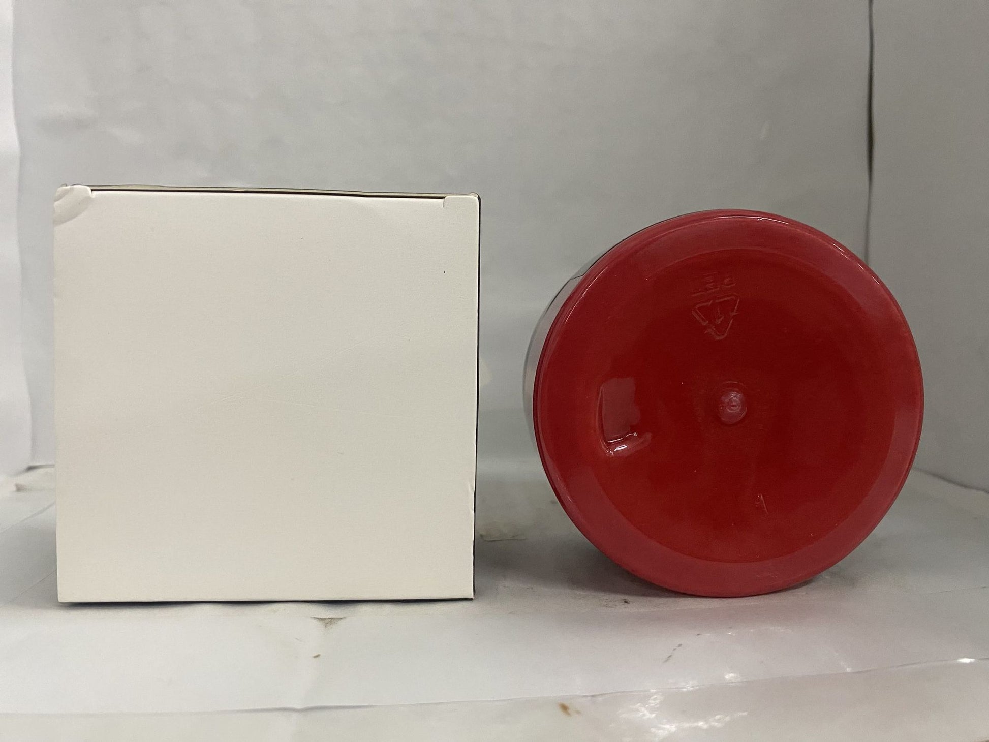 Bottom view of Hoegoa Edges Controller jar showing details of its packaging, highlighting extreme hold for hair.