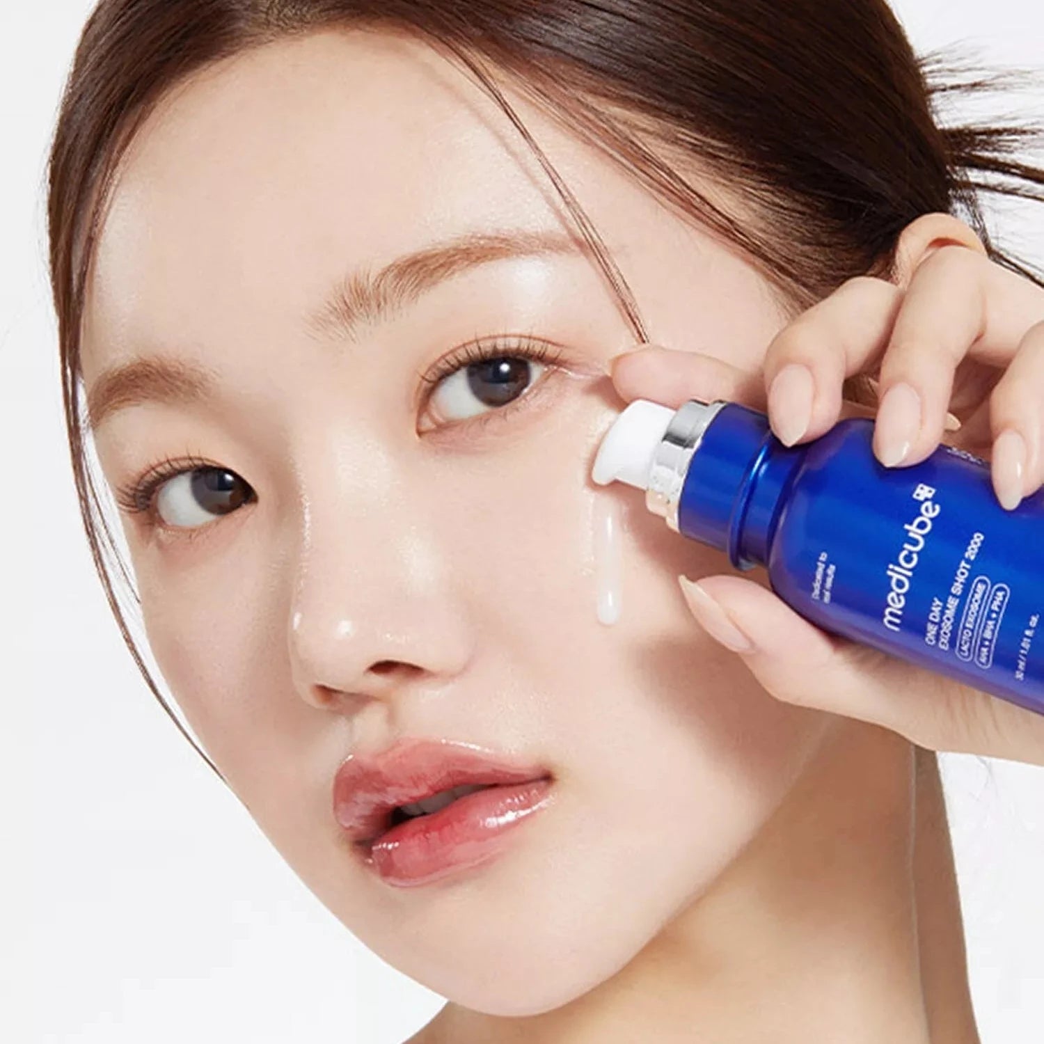Advanced Zero Exosome Pore Serum, a skincare product designed to boost hydration, smooth skin texture, and enhance glow for radiant complexion.